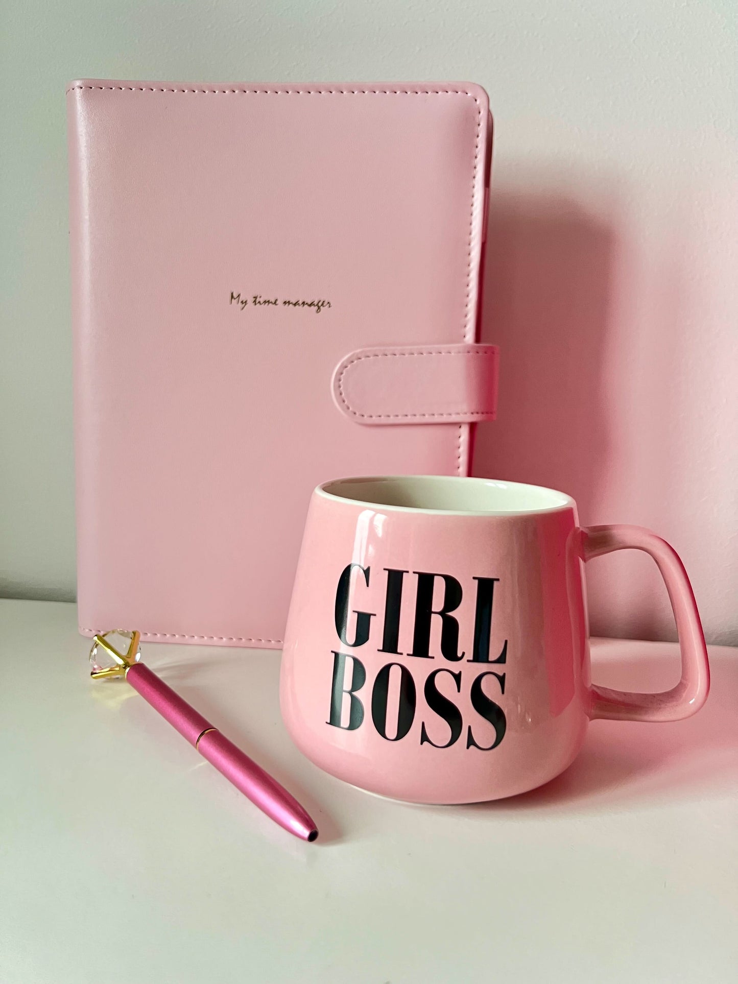 BURVJU NŪJIŅA | pildspalva